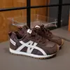 Nuevos zapatos bajos de algodón 2026 otoño e invierno, zapatillas estilo Forrest Gump, zapatillas deportivas para niñas y niños, versión coreana con forro de felpa