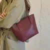 Bolso de mujer de gran capacidad, nuevo y moderno bolso de hombro tejido de verano 2026, bolso tote tipo cubo para el trabajo