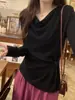 Elegante diseño de camiseta base moldeadora de cintura para mujer, estilo coreano otoño e invierno 2026, elegante top de punto con mangas largas y hombros descubiertos