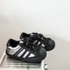 Sapatos Brancos Infantis Outono Novo Estilo Sola Grossa Sapatos de Plataforma com Biqueira de Concha para Meninas Sola Macia Tênis Casuais para Meninos Crianças de Meia-Idade e Mais Velhas