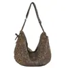 Bolsa de lona com estampa de leopardo para mulheres, novo modelo outono/inverno 2026, bolsa de ombro tipo bolinho de grande capacidade para aula e trajeto, bolsa de ombro e transversal