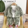 Conjunto de Roupa para Bebê Menino Primavera 2026 Novo Casual Estiloso Cardigã de Meninos para Primavera e Outono Conjunto de Três Peças com Manga Longa Tendência