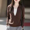 Nueva colección otoño e invierno 2026: suéter de lana de punto fino con cuello, mangas largas, diseño color block, corte holgado y aspecto en capas