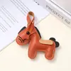 Pingente de Couro de Pônei do Ano do Cavalo, Chaveiro Fique Rico Logo, Pingente de Bolsa, Fabricante de Yiwu, Atacado em Estoque