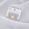 Os novos brincos de pérola estilo Hong Kong da Amazon são de luxo leve, modernos, simples, versáteis e adequados para um look de férias fresco e casual para mulheres.