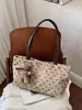 Bolso de mano, bolso de hombro y bolso de axila nuevo estilo coreano, de nicho y exquisito para el trabajo, con diseño de bolsa tote de lunares para mujer, 2026