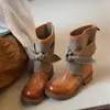 Botas western femininas com design de laço retrô, coleção outono/inverno 2026, salto grosso, efeito emagrecedor, botas Martin, cano curto, botas de montaria