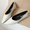 Em Estoque Personalizado Nicho Raso Moda Versátil Simples Retrô Plataforma Bico Fino Flat Slip-On Confortável Quente