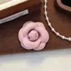 Elegante Broche de Pérola Camélia Estilo Chanel, Grampo Anti-Exposição de Alta Qualidade, Acessório Versátil de Uso Duplo