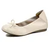 Mocassins Femininos Franceses com Laço e Salto Escondido, Sapatilhas Femininas de Couro Macio com Corte Baixo e Bico Quadrado, Novos Estilos de Verão Confortáveis para Calçar Facilmente