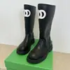 Bico redondo clássico, elegantemente estiloso e versátil, perfeito para qualquer ocasião!