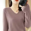 Estilo delgado 2026 ropa interior color liso estilo nuevo suéter de punto ajustado camisa base de punto elegante cuello en V blanco verano
