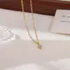 Collar Cruzado Colgante Explosivo con Circonita Trébol de Cuatro Hojas para Mujer Diseño Clásico Estrella en el Dedo Exquisita Cadena para Clavícula Versátil
