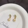 Hebilla de Oreja de Perla Hojas Súper Brillantes de Diamante Completo Estilo Coreano Estilo Frío Lujo Ligero Para Viajar Todos los Frentes Joyería de Oreja Explosiva de Celebridad de Internet