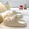 Chica Dulce Estilo BirkenstockLindos Zuecos de Dibujos Animados de EVA para Mujer, Ligeros y Versátiles para el Hogar y Uso en Interiores, Pantuflas de Punta Cerrada