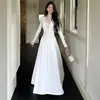 Vestido de Otoño con Encaje Patchwork Plisado Cuello en V Manga Larga para Mujer de Alta Gama con Sentido Formal Vestido de Gala Cintura Ceñida Dobladillo Ancho Falda Larga