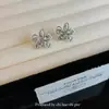 Caen las Flores de Cerezo, Pendientes de Flor de Zirconita Flash Calados, Pendientes de Gama Alta, Elegantes y Atmosféricos, Pendientes de Diseño de Nicho para Mujer