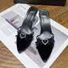 Pantuflas de tacón alto con forma de corazón plateadas estilo francés para mujer, sandalias elegantes de punta abierta para verano, adecuadas para combinar con vestidos, zapatos de tacón de gatito