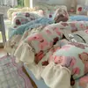 Conjunto de Quatro Peças de Lã de Leite Espessa de Inverno Estilo Coreano ins Estilo Princesa Estilo Renda Cobertor de Lã Quente para Bebê Conjunto de Três Peças