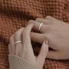 Acompaña tus anillos de pareja para hombre y mujer, un par de anillos lisos de diseño nicho simple, anillos modernos y personalizados