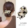 Pinza de garra simple de perlas para mujer, modelo nuevo de alta gama 2026, accesorio para el cabello antideslizante, creador de moños para la parte posterior de la cabeza