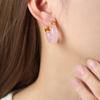 Estilo Coreano Elegante y Fresco Joyería de Nicho Textura de Arena Movediza Galáctica Resina Multicolor Acero de Titanio Chapado en Oro Pendientes en Forma de U para Mujer
