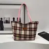 Bolsa de Grande Capacidade com Design de Nicho de Outono para Mulheres 2025 Nova Moda Bolsa de Ombro para o Dia a Dia Bolsa Tote Estética Personalizada