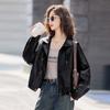 Chaqueta de Cuero Corta Holgada con Solapa de Moda 2025 Nueva Otoño Elegante de Color Sólido Chaqueta de Motocicleta de Cuero Top para Mujer