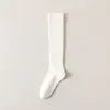 Calcetines de Media Pantorrilla de Color Sólido con Rayas Verticales para Mujer, Estilo Primavera y Otoño, Calcetines Largos Versátiles en Tonos Tierra, Calcetines de Media Pantorrilla Suaves y Cómodos