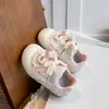 Zapatos para niños pequeños, medianos y mayores, nuevo estilo otoño 2026 con borde de encaje y lazo, zapatos casuales para niñas, tenis a cuadros