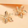 Pendientes de Metal Exagerados con Pliegues Tridimensionales de Flor Dorada Estilo Europeo y Americano Cross-Border Lujo Ligero Pendientes de Hoja Anillo de Moda para Mujer