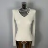 Elegante camisa básica de gola V que valoriza a silhueta, com mangas compridas para mulheres, top de malha slim-fit, puro desejo, outono de 2026