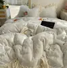 Juego de falda de cama estilo princesa de invierno para bebés y niños pequeños, grado A, bordado y engrosado de terciopelo de leche, con ribete de encaje, disponible en juego de cuatro piezas o juego de tres piezas en color crema