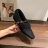 Sapatos Mary Jane Rasos de Tira Única com Bico Quadrado, Embelezados com Flor de Metal, Estilo Chanel, Forrados com Lã, para Mulheres, Longeiros Quentes que Aumentam a Altura