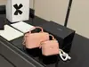 Bolsa feminina matelassê com corrente, nova bolsa caixa, bolsa de ombro moderna e versátil, bolsa transversal de matelassê casual de nicho para batom