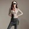 Conjunto de ropa deportiva cálida con terciopelo, corte ajustado, cuello alto, cárdigan deportivo, pantalones de yoga estilo falda que cubren la cadera, conjunto para mujer