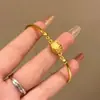 Joia Dourada Estilo Loja de Ouro, Pequena e Fofa, Pulseira Dourada Imitação Forma de Tubo Curvo Gato Kt com Design de Alto Padrão