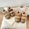 Zapatos Nuevos de Invierno 2026 para Niños Estilo Coreano de Lana de Cordero Zapatos de Algodón para Niñas con Forro Adicional para Calor, Zapatos Peludos de Punta Cerrada Anti-Pateaduras