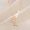 Cadena para Clavícula Elegante con Zirconia Galvanizada en Oro Real Diseño de Nicho Femenino Collar de Perla Estrella de Cuatro Puntas Moda Collar Versátil