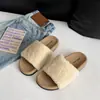 Chinelos Femininos Planos Slip-On da Moda 2026, Versáteis para Uso Externo, Chinelos Peludos, Casuais e Estilosos, Sapatos Slip-On Clássicos