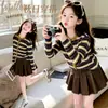 Conjunto de Primavera y Otoño para Niñas 2026 Nuevo Estilo Coreano Dulce para Niñas Mayores, Conjunto de Top Rayado con Falda de Cuero