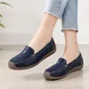 Directo de fábrica, nuevos mocasines planos de primavera/verano de talla grande, zapatos casuales huecos para mujer, mocasines, zapatos de suela de goma para mamá