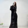 Vestido de Tricô Longo Feminino Francês 2024 Verão Novo Estilo com Recortes Crochê, Slim Fit, Gola Redonda e Mangas Sino