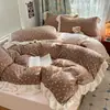 Novo conjunto de quatro peças de veludo de leite estilo preguiçoso com renda floral 2026