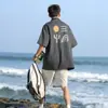 Camiseta de Manga Corta Estampada con Graffiti Directa de Fábrica para Hombre Verano 2025 Nuevo Top de Manga Media para Chicos Japoneses