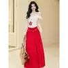 Toma Real de la Colección Isla: Conjunto de Top Camiseta de Manga Corta Off-Shoulder de Nuevo Estilo Verano 2026 + Falda con Volantes