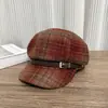 Gorra Octogonal de Cuadros Retro Británica Estilo Japonés y Coreano para Mujer Otoño e Invierno 2026 Gorra de Periódico Versátil Casual con Hebilla de Cuero para Adelgazar el Rostro