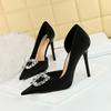 Zapatos de Salón 626-K2, Tacones de Aguja, Tacones Súper Altos, Boca Escotada, Punta Afilada, Recortes Laterales, Hebillas Metálicas con Pedrería, Zapatos de Estilo Europeo y Americano