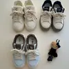 Zapatillas casuales cómodas populares para mujer, nuevas populares de otoño 2026, versátiles, de suela gruesa, que aumentan la altura, con cordones, ligeras