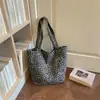 Bolsa feminina com estampa de leopardo única, nova moda outono 2026, bolsa tote leve para aula e trabalho, bolsa de ombro de grande capacidade